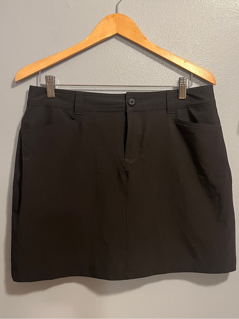 Eddie Bauer Adventurer 2.0 skort, size 8